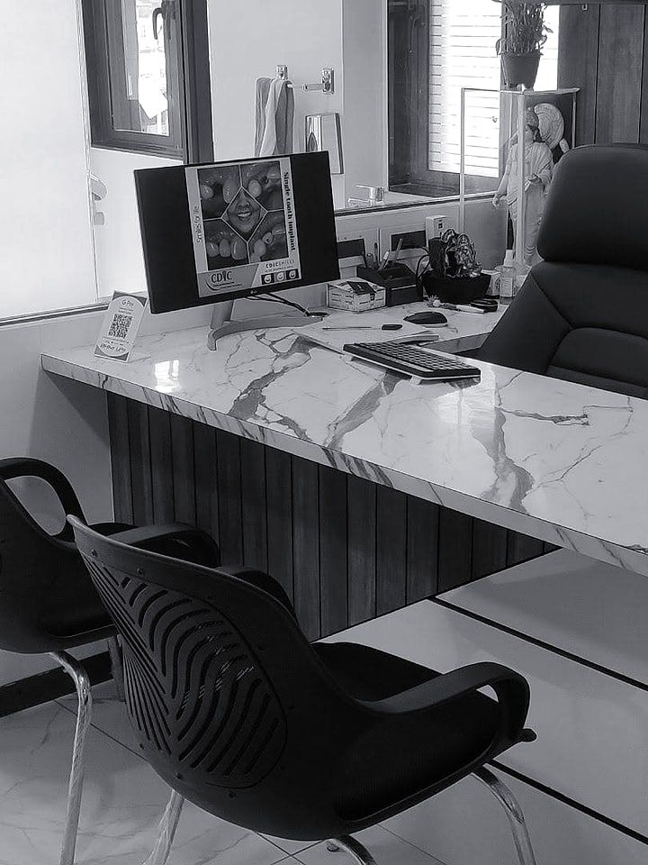The consultation desk with a screen for showing scans.